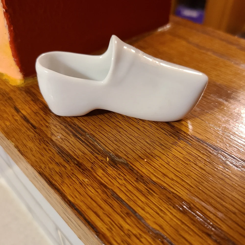 Chesteato China Mini Shoe - Picture 3 of 7